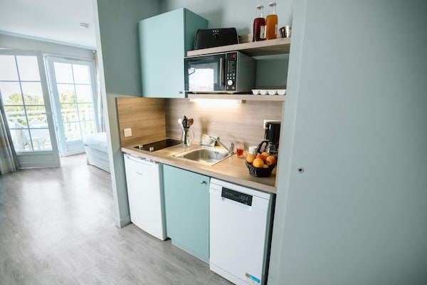 Foto van Appartement met toegang tot het zwembad - Vakantiehuis in Bagnoles de l'Orne Normandie - Kitchen