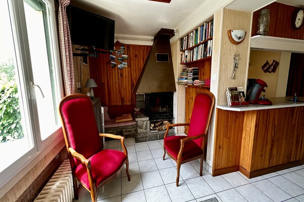 Foto van Franse basis: spa, tuin en barbecue - Vakantiehuis in Mont-Dore - LivingRoom