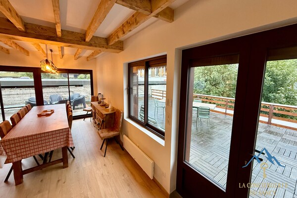 Foto van Chalet met ruim panoramisch terras - Vakantiehuis in Mont-Dore - DiningRoom