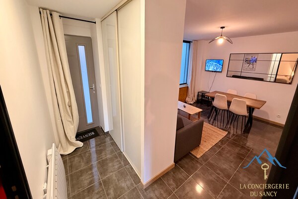 Foto van Moderne hoek bij de centrale doorgang - Vakantiehuis in Mont-Dore - DiningRoom