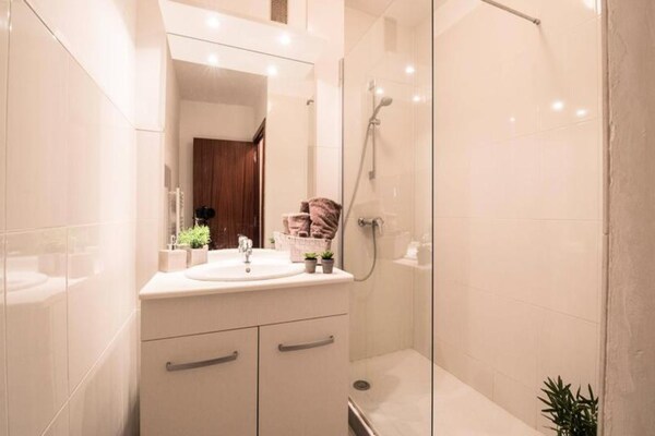 Foto van 2 stukken voor 4 personen - Vakantiehuis in ST LARY SOULAN - BathRoom