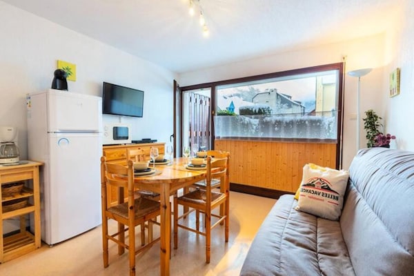 Foto van 2 stukken voor 6 personen - Vakantiehuis in ST LARY SOULAN - DiningRoom