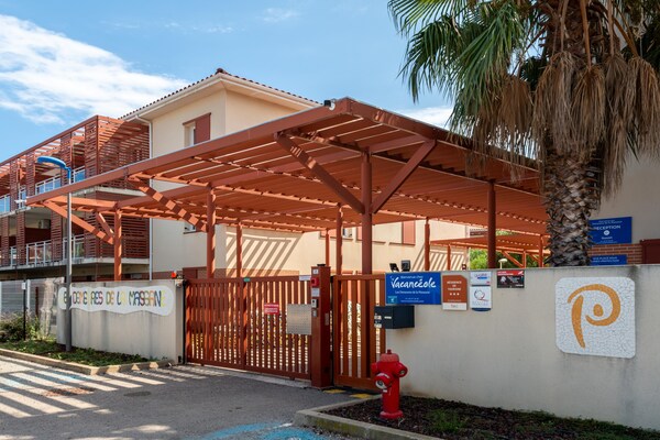 Foto van Stijlvol familieappartement met zwembad en sauna. - Vakantiehuis in Argeles-sur-mer - ExteriorSummer