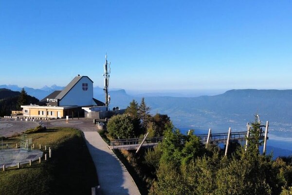 Foto van Prachtig chaletuitzicht op de Mont Blanc - Vakantiehuis in Pugny-Chatenod - 