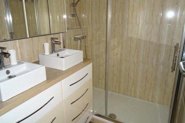 Foto van 2 stukken voor 4 personen - Vakantiehuis in AIX LES BAINS - BathRoom