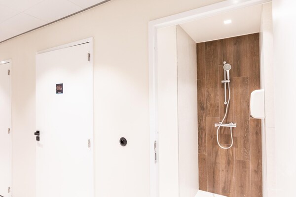 Foto van Appartement in Fornelet met Ski-In/Ski-Out - Vakantiehuis in AIME-LA-PLANGE - BathRoom