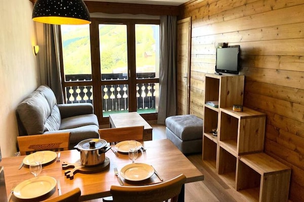 Foto van 3 stukken voor 4 personen - Vakantiehuis in LES AVANCHERS VALMOREL - DiningRoom