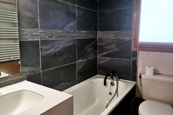 Foto van 3 stukken voor 6 personen - Vakantiehuis in LES AVANCHERS VALMOREL - BathRoom
