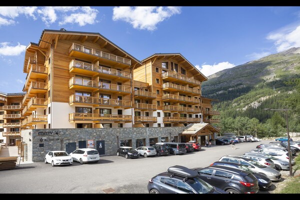 Foto van Appartement in Tignes met Spa en Zwembad - Vakantiehuis in Tignes - ExteriorSummer