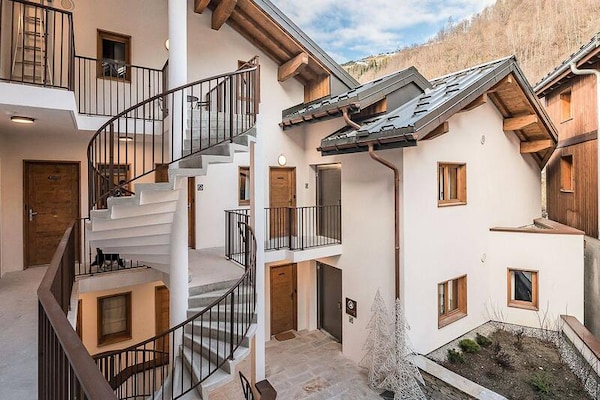 Foto van 7 kamers voor 12 personen - Vakantiehuis in CHAMPAGNY EN VANOISE - 