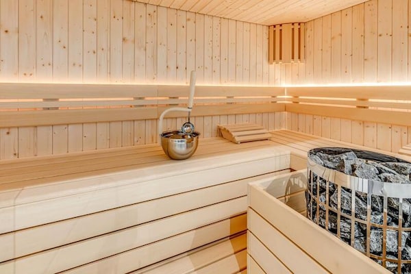 Foto van 7 kamers voor 12 personen - Vakantiehuis in CHAMPAGNY EN VANOISE - 