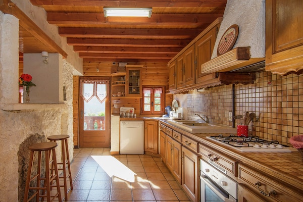 Foto van Chalet in Rhone-Alpes met Uitzicht - Vakantiehuis in Abondance - Kitchen