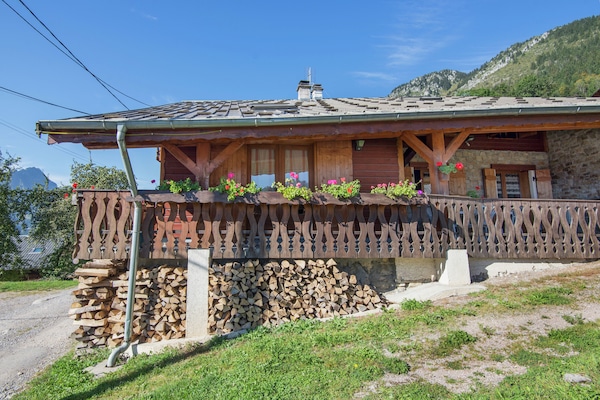Foto van Chalet in Rhone-Alpes met Uitzicht - Vakantiehuis in Abondance - ExteriorSummer