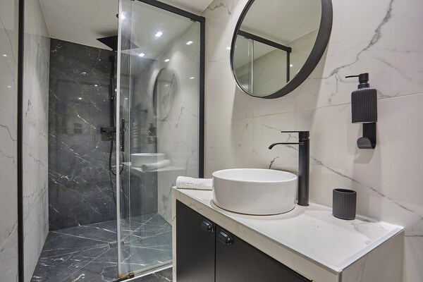 Foto van Charmant appartement Faubourg St Honore Madeleine - Vakantiehuis in Paris - Untagged