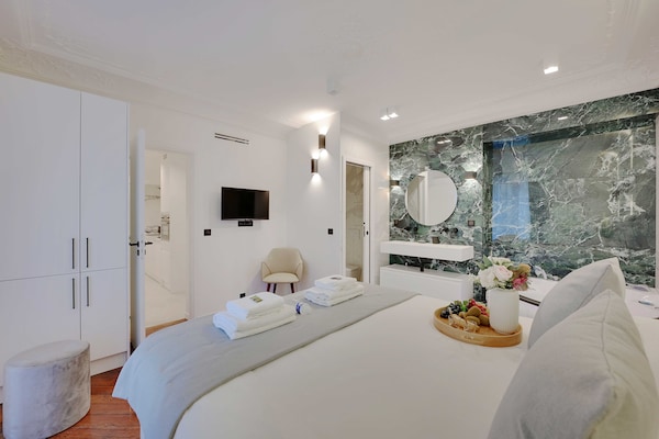 Foto van Charmant appartement - 2BR/6P - Gare Saint-Lazare - Vakantiehuis in Paris - 