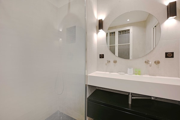 Foto van Charmant appartement - 2BR/6P - Gare Saint-Lazare - Vakantiehuis in Paris - 