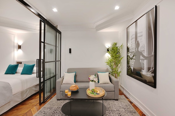 Foto van Charmant appartement - 2BR/6P - Gare Saint-Lazare - Vakantiehuis in Paris - 