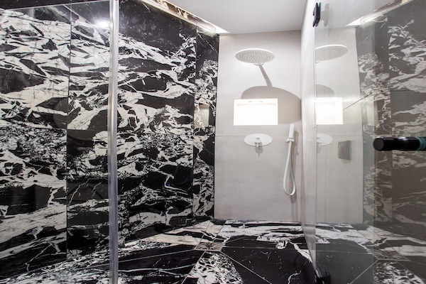Foto van Leef als echte Parijzenaars in het hart van Parijs - BathRoom