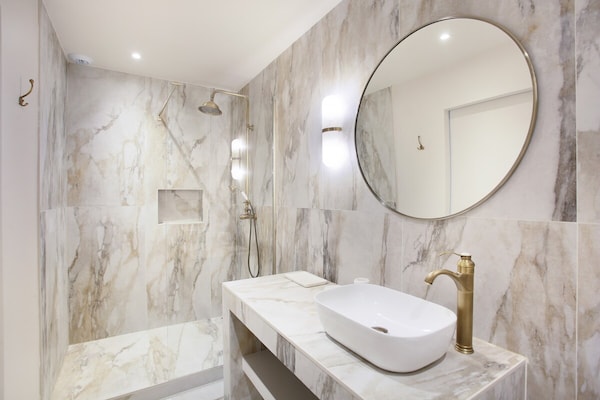 Foto van Luxe en nieuw appartement in het centrum van Parijs - 