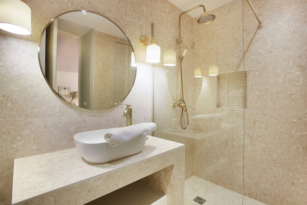 Foto van Luxe en nieuw appartement in het centrum van Parijs - 