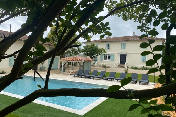 Foto van Charmante Franse plattelandsbestemming met zwembad - ExteriorSummer