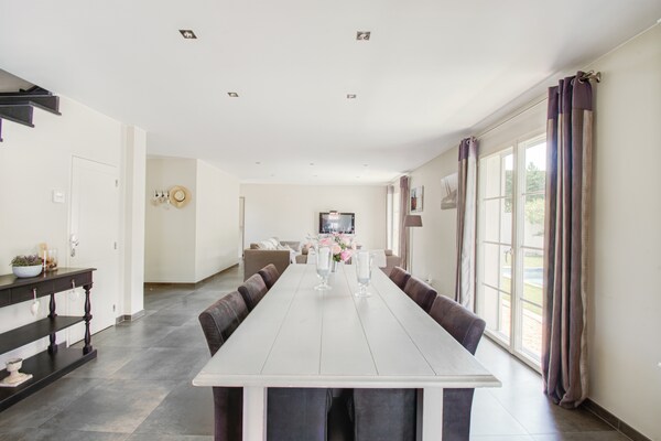 Foto van Villa in Le Plan-de-la-Tour met Zwembad - Vakantiehuis in Le Plan-de-la-tour - LivingRoom