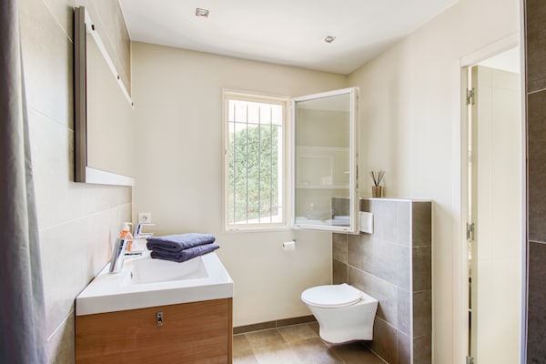 Foto van Villa in Le Plan-de-la-Tour met Zwembad - Vakantiehuis in Le Plan-de-la-tour - BathRoom