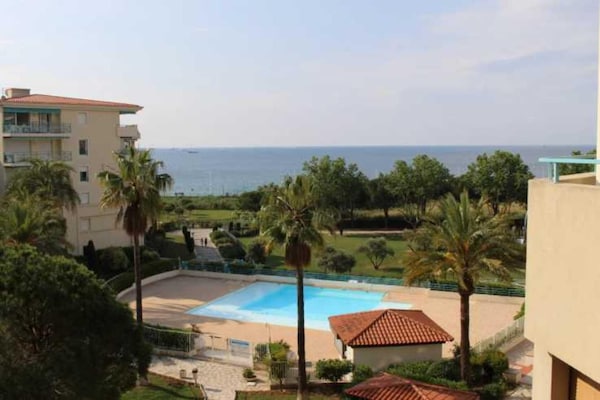 Foto van 2 stukken voor 4 personen - Vakantiehuis in SIX FOURS LES PLAGES - AreaSummer5KM