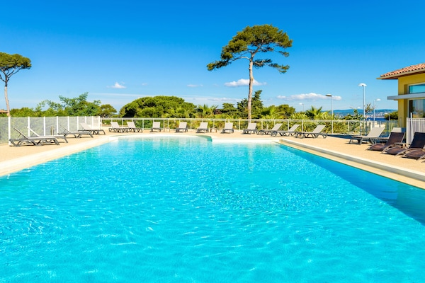 Foto van Appartement met zeezicht in een blokhut voor 6 - Vakantiehuis in Six-Fours-les-Plages - PoolOfHouse