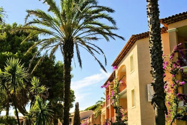 Foto van Residentie La Pinede appartementen - Vakantiehuis in HYERES - ExteriorSummer