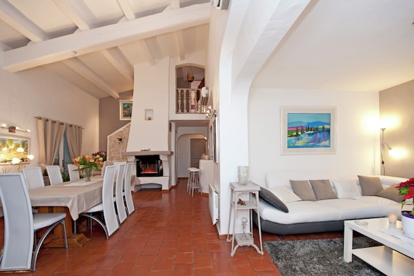 Foto van Villa in Bagnols met Zwembad & Natuurparken - Vakantiehuis in Bagnols en Foret - LivingRoom