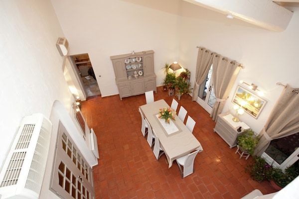 Foto van Villa in Bagnols met Zwembad & Natuurparken - Vakantiehuis in Bagnols en Foret - DiningRoom