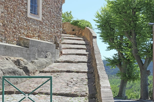 Foto van Villa in Bagnols met Zwembad & Natuurparken - Vakantiehuis in Bagnols en Foret - AreaSummer1KM