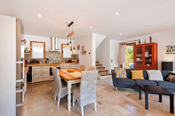 Foto van Villa in Bargemon met zwembad en bergzicht - Vakantiehuis in Bargemon - LivingRoom