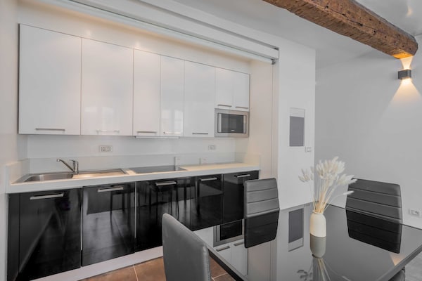 Foto van Appartement met 1 slaapkamer en 4 zitplaatsen in het hart van Saint-Tropez, vlakbij de haven. - Untagged