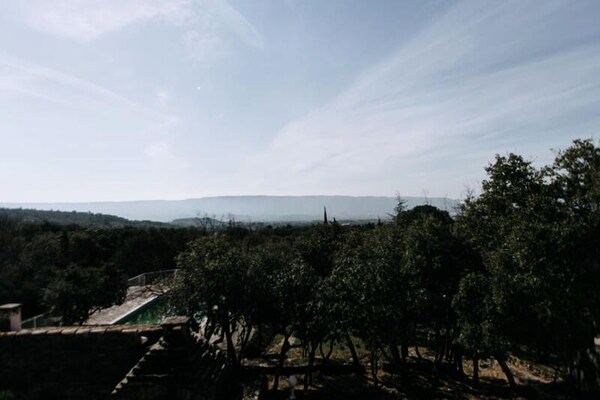 Foto van Boerderij in Gordes met Zwembad & Uitzicht - Vakantiehuis in Gordes - Untagged