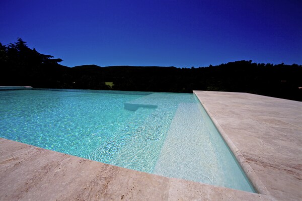 Foto van Villa in de Provence met Infinity Pool - Vakantiehuis in Apt - PoolOfHouse