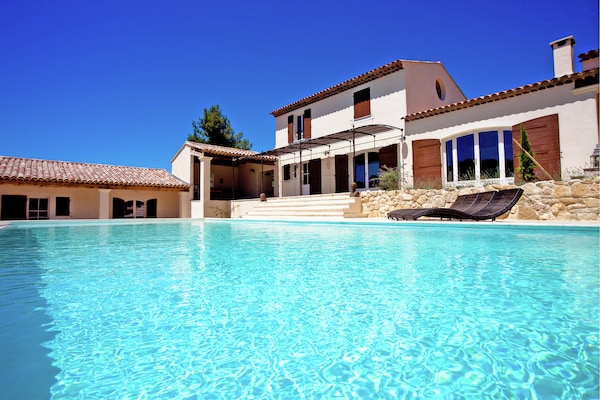Foto van Villa in de Provence met Infinity Pool - Vakantiehuis in Apt - PoolOfHouse