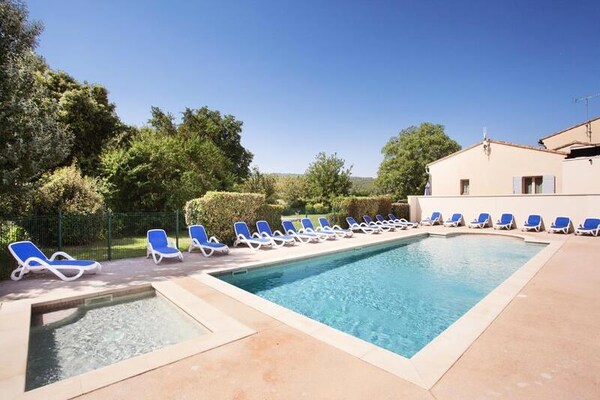 Foto van Residentie Odalys Les 4 Soleils - Vakantiehuis in BONNIEUX - 