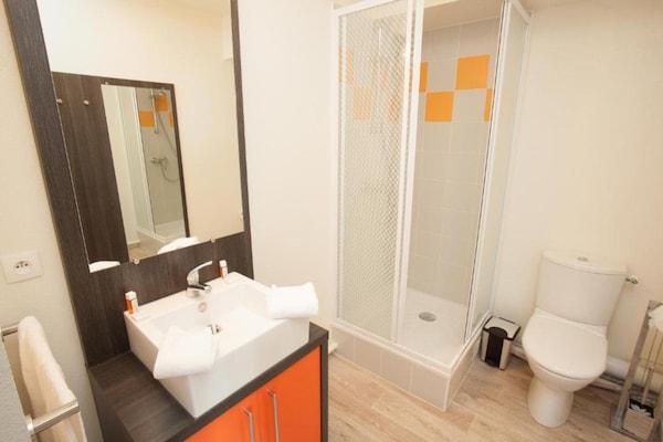 Foto van Appartement vlakbij het centrum van Parijs - Vakantiehuis in Chevilly-Larue - BathRoom