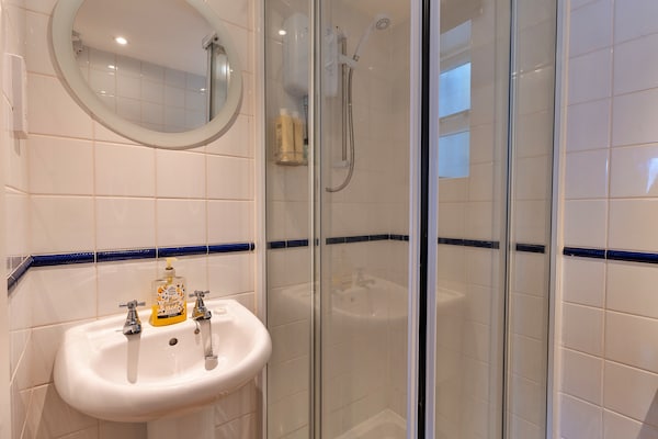 Foto van Cottage in Porthleven bij Strand & Haven - Vakantiehuis in Porthleven - BathRoom