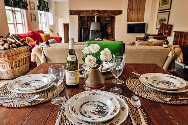 Foto van Cottage in Grasmere bij Meerwandelingen - Vakantiehuis in Llanfihangel Ystern Llewern - DiningRoom