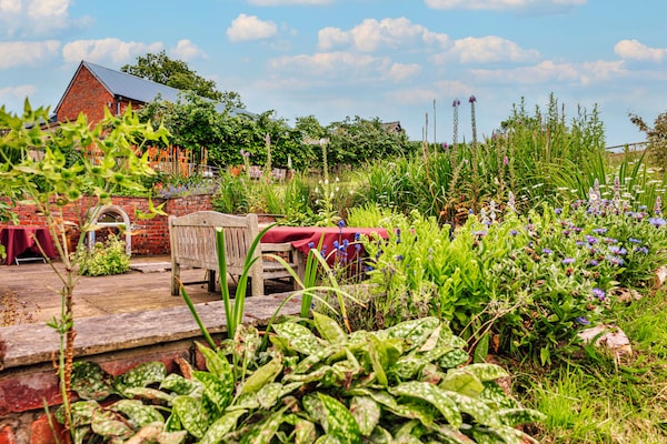 Foto van Cottage in Grasmere bij Meerwandelingen - Vakantiehuis in Llanfihangel Ystern Llewern - GardenSummer