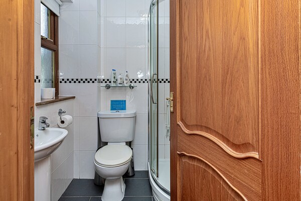 Foto van Cottage bij Cardigan Bay met Bubbelbad - Vakantiehuis in Talybont - BathRoom