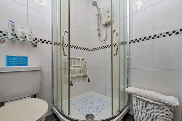 Foto van Cottage bij Cardigan Bay met Bubbelbad - Vakantiehuis in Talybont - BathRoom
