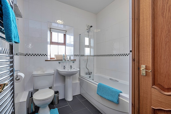 Foto van Cottage bij Cardigan Bay met Bubbelbad - Vakantiehuis in Talybont - BathRoom