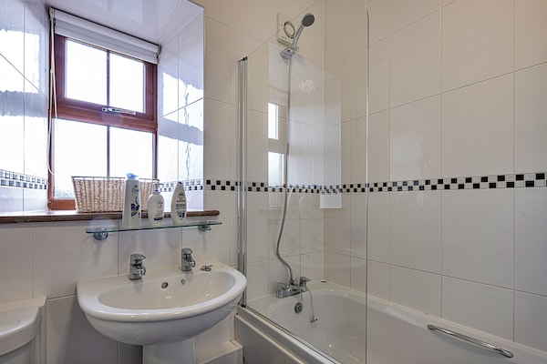 Foto van Cottage bij Cardigan Bay met Bubbelbad - Vakantiehuis in Talybont - BathRoom