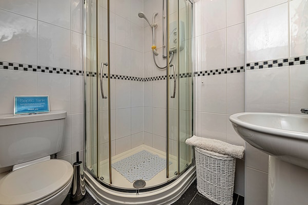 Foto van Cottage bij Cardigan Bay met bubbelbad - Vakantiehuis in Talybont - BathRoom