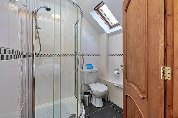 Foto van Cottage bij Cardigan Bay met bubbelbad - Vakantiehuis in Talybont - BathRoom