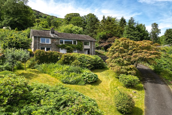 Foto van Cottage in Grasmere met toegang tot meer - Vakantiehuis in Grasmere - ExteriorSummer